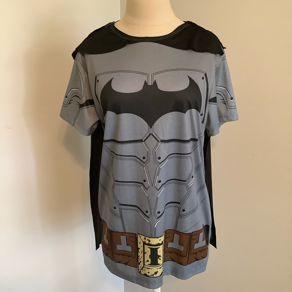 Batman Men’s Costume Shirt with Detachable Cape